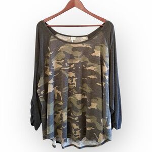 Est 1946 Women’s 3X, 22/24W Plus Camo Raglan 3/4 Rouched Sleeve Top Scoop Neck‎